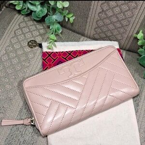 Tory Burch Pale Pink Quilted Leather Zip Wallet